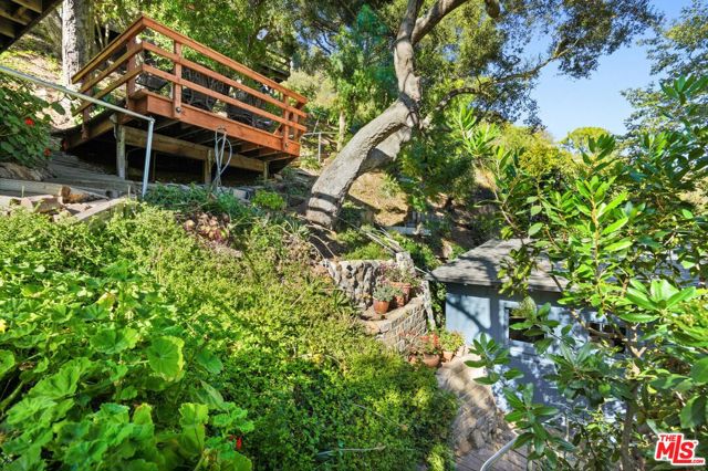 860 Old Topanga Canyon Road, Topanga CA: https://media.crmls.org/mediaz/f2af0790-a197-4bb8-b991-4276ea6a497c.jpg