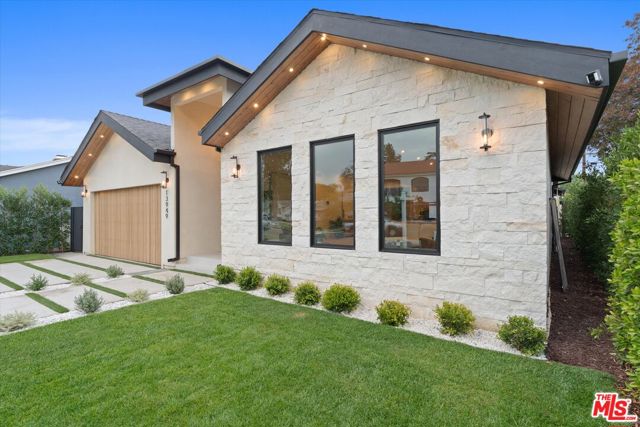 13949 Cumpston Street, Sherman Oaks CA: https://media.crmls.org/mediaz/f2af277e-7fa8-451b-8a76-6d0262dc51a9.jpg