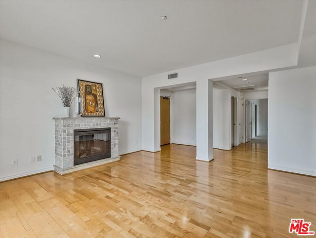 320 S Willaman Drive, Los Angeles CA: https://media.crmls.org/mediaz/f2af5bb4-b44b-4b8c-9338-8ed4f94a0514.jpg