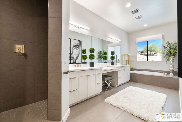 504 Retreat Circle, Palm Desert CA: https://media.crmls.org/mediaz/f2af8500-d178-4249-aaec-26f3418d6491.jpg