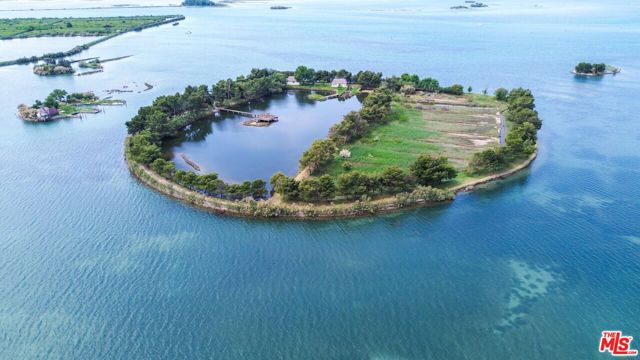 1 Private Island Near Venice, Italy,  CA: https://media.crmls.org/mediaz/f2af9d8e-37e4-4386-befb-9d87b900943b.jpg