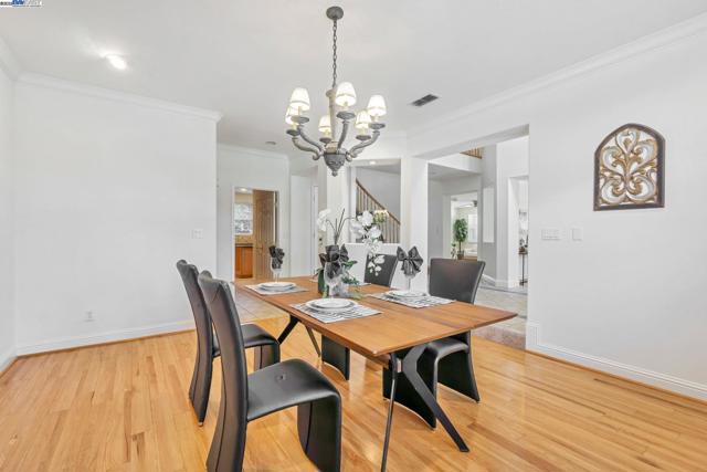 135 Cara Ct, Walnut Creek CA: https://media.crmls.org/mediaz/f2afdb42-7181-43f2-b52b-c6ed7068e4b6.jpg