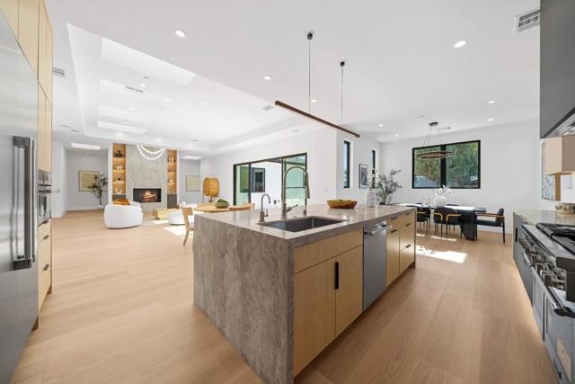 89 Centre Street, Mountain View CA: https://media.crmls.org/mediaz/f2b0bb9a-eb40-434b-85bf-5eba05a43e82.jpg