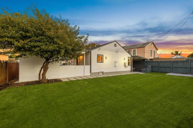 5 Olive Court, San Mateo CA: https://media.crmls.org/mediaz/f2b12b03-37bf-42df-b7a0-07292025e3c0.jpg