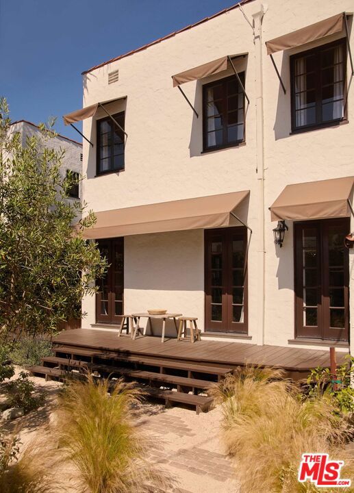 337 N Croft Avenue, Los Angeles CA: https://media.crmls.org/mediaz/f2b13b95-fd68-460f-b330-58a52e545e49.jpg