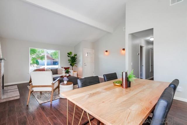 950 Funquest Dr, Fallbrook CA: https://media.crmls.org/mediaz/f2b15656-4573-47dc-84c6-a43e26b5a6ec.jpg