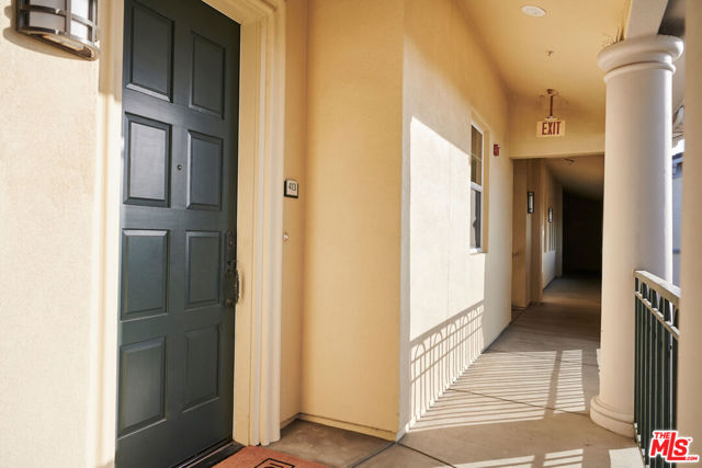 7101 Playa Vista Drive, Playa Vista CA: https://media.crmls.org/mediaz/f2b18d63-96b5-40ed-b4a1-72dccc4a3b6a.jpg