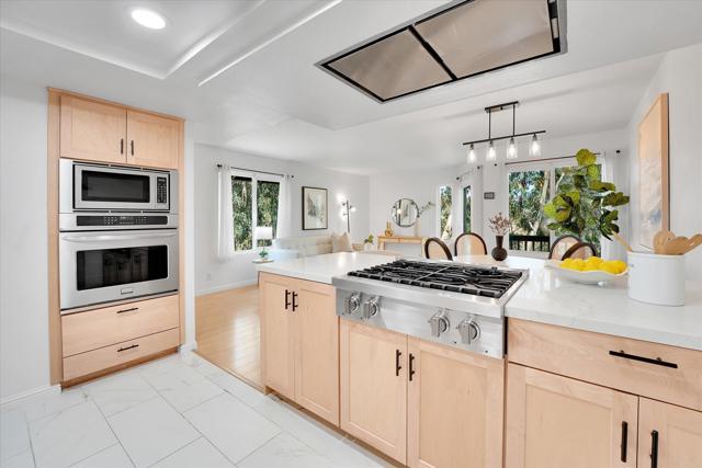 Detail Gallery Image 12 of 31 For 7077 Camino Pacheco, San Diego,  CA 92111 - 2 Beds | 2 Baths