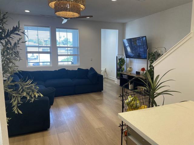 Detail Gallery Image 2 of 7 For 7641 University Ave #105,  La Mesa,  CA 91942 - 3 Beds | 3 Baths