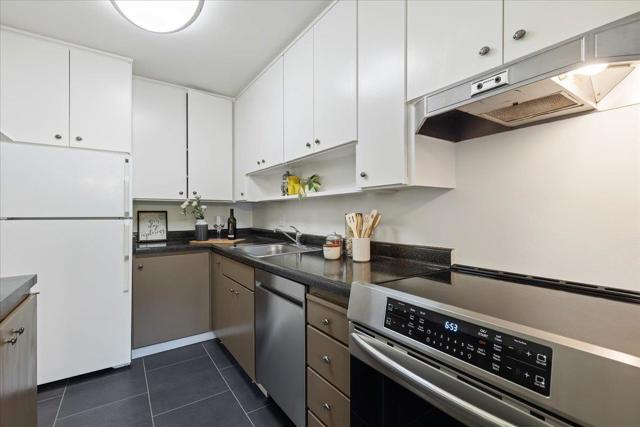 818 N Delaware Street, San Mateo CA: https://media.crmls.org/mediaz/f2b2ecc3-b1d3-4a05-9cf0-36601b83c471.jpg