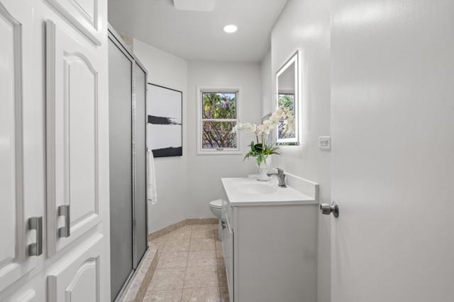 332 Camino Al Lago, Menlo Park CA: https://media.crmls.org/mediaz/f2b3865f-9495-4bf1-8cc4-48ac3ab8e4e4.jpg