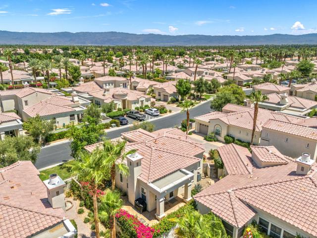 80813 Calle Azul, La Quinta CA: https://media.crmls.org/mediaz/f2b3ea3f-0250-4936-ae9b-2b169c2c83d1.jpg