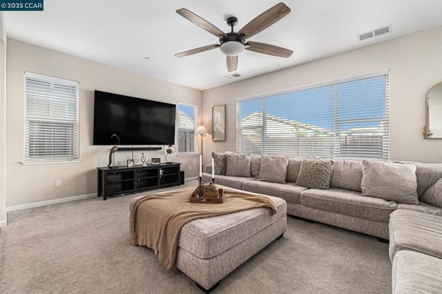 208 Littleton St, Oakley CA: https://media.crmls.org/mediaz/f2b3ec55-33ad-4f88-bcdb-b931cab4e8a9.jpg