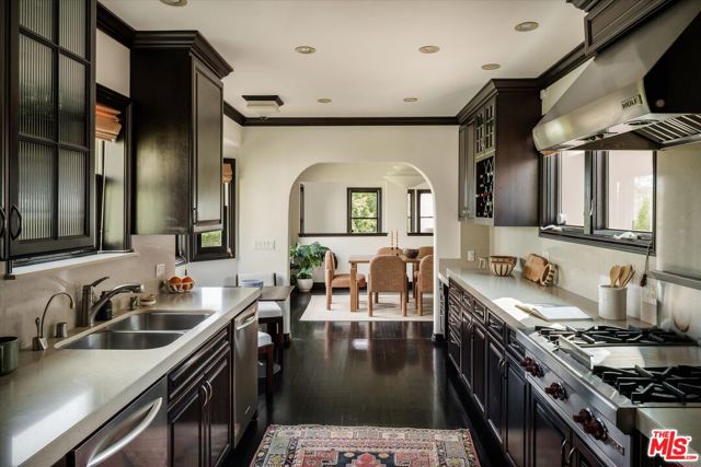 4189 Holly Knoll Drive, Los Angeles CA: https://media.crmls.org/mediaz/f2b43583-f429-4506-8b38-bd3498e8a571.jpg