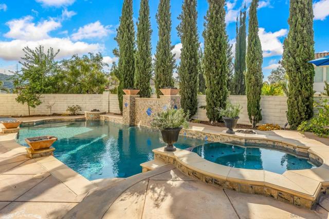 278 Avenida Loretta, Chula Vista CA: https://media.crmls.org/mediaz/f2b54c80-ab62-4eb6-ab24-f8cd115c9cab.jpg