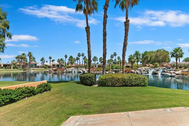 55830 Cherry Hills Drive, La Quinta CA: https://media.crmls.org/mediaz/f2b5fcf9-5469-4e0c-834f-2db7c7304df9.jpg