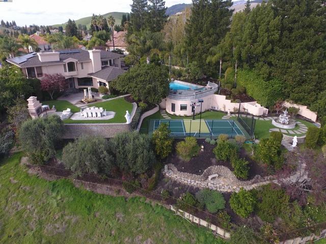 4478 Deer Ridge Rd, Danville CA: https://media.crmls.org/mediaz/f2b71a85-307e-4996-80c8-fd40df87e6cb.jpg