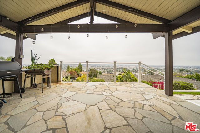 24880 Via Valmonte, Torrance CA: https://media.crmls.org/mediaz/f2b71ed9-80c2-48c5-8353-31e689eaaad9.jpg