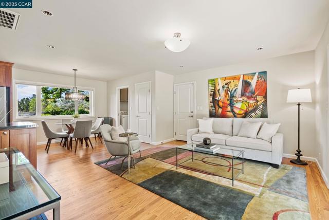 1902 Joseph Dr, Moraga CA: https://media.crmls.org/mediaz/f2b7b799-0fb4-4726-aaa8-fb62602d086e.jpg