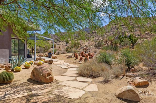 8744 Star Lane, Joshua Tree CA: https://media.crmls.org/mediaz/f2b7dee9-14bd-4f40-8f74-ef47ac17ad06.jpg