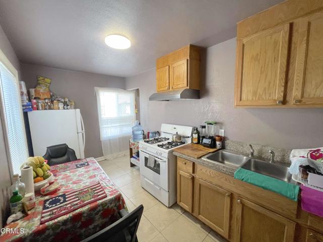 136 S Roosevelt Avenue, Oxnard CA: https://media.crmls.org/mediaz/f2b80d55-cf13-4329-b033-6bc1321adfb6.jpg