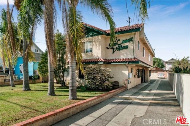 2417 S Budlong Avenue, Los Angeles CA: https://media.crmls.org/mediaz/f2b8ded6-4309-4d50-837b-2910739913bd.jpg
