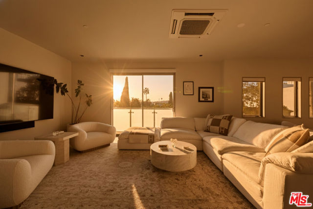 928 N Croft Avenue, Los Angeles CA: https://media.crmls.org/mediaz/f2b9d3bb-78d5-46f7-84ae-1920f3bb980e.jpg