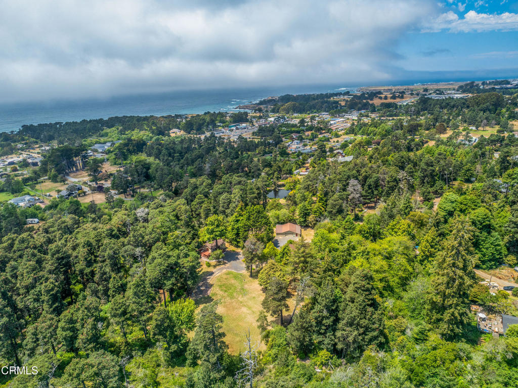 https://media.crmls.org/mediaz/f2b9d6a4-fcaf-47d3-b2a3-7f647f36ee92.jpg?preset=X-Large