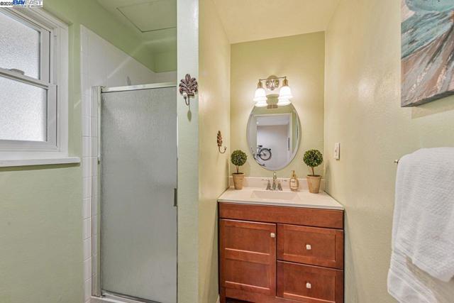 32072 Chicoine Ave, Hayward CA: https://media.crmls.org/mediaz/f2b9e291-a1d4-453c-92d6-89940c4e2486.jpg