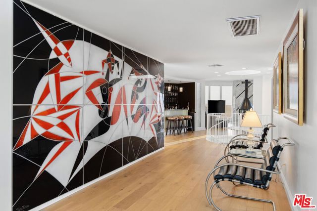 16894 Encino Hills Drive, Encino CA: https://media.crmls.org/mediaz/f2bb15b3-39a2-48b3-99de-a95d62caf758.jpg