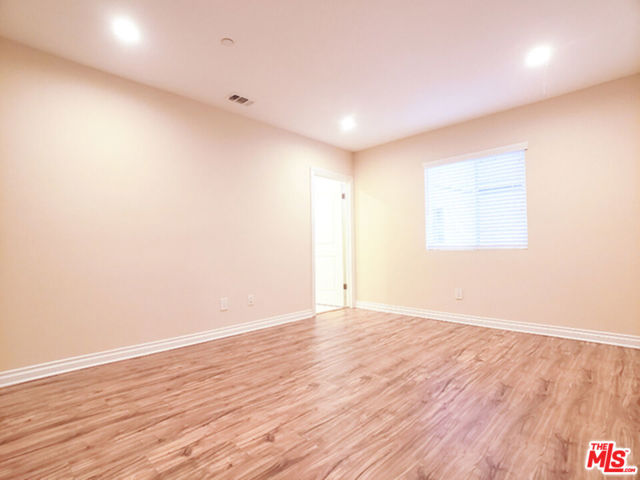 1142 S Mariposa Avenue, Los Angeles CA: https://media.crmls.org/mediaz/f2bc32b7-32c8-4ec6-bbd7-8beb7245a046.jpg