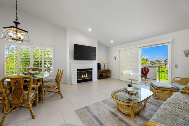 320 Vista Royale Drive, Palm Desert CA: https://media.crmls.org/mediaz/f2bc440f-1cd8-4d39-9529-945a63540046.jpg