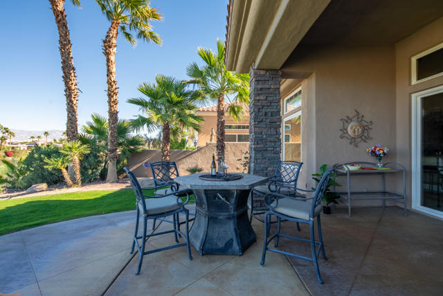 97 Via Bella, Rancho Mirage CA: https://media.crmls.org/mediaz/f2bcaa8a-1bd7-4d8e-bba2-46b34e2d6758.jpg