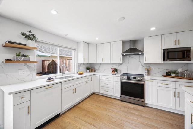 714 Comet Drive, Foster City CA: https://media.crmls.org/mediaz/f2bcb685-1434-4755-b9f7-435741e60792.jpg