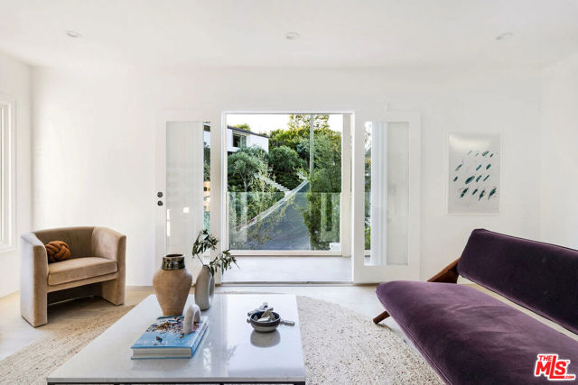 2600 Zorada Drive, Los Angeles CA: https://media.crmls.org/mediaz/f2bcf2a2-7815-4f6d-8ab6-1aae1407de9d.jpg