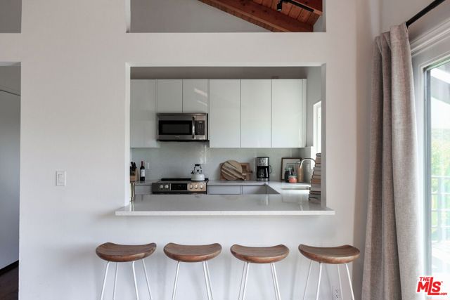 26533 Ocean View Drive, Malibu CA: https://media.crmls.org/mediaz/f2bd1546-f660-4fd8-88b7-abf82c6ae1ce.jpg