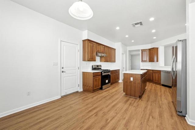 1826 Grand Pheasant Lane, Lincoln CA: https://media.crmls.org/mediaz/f2bd7c47-efac-4ee8-abc4-30e57f9ec405.jpg