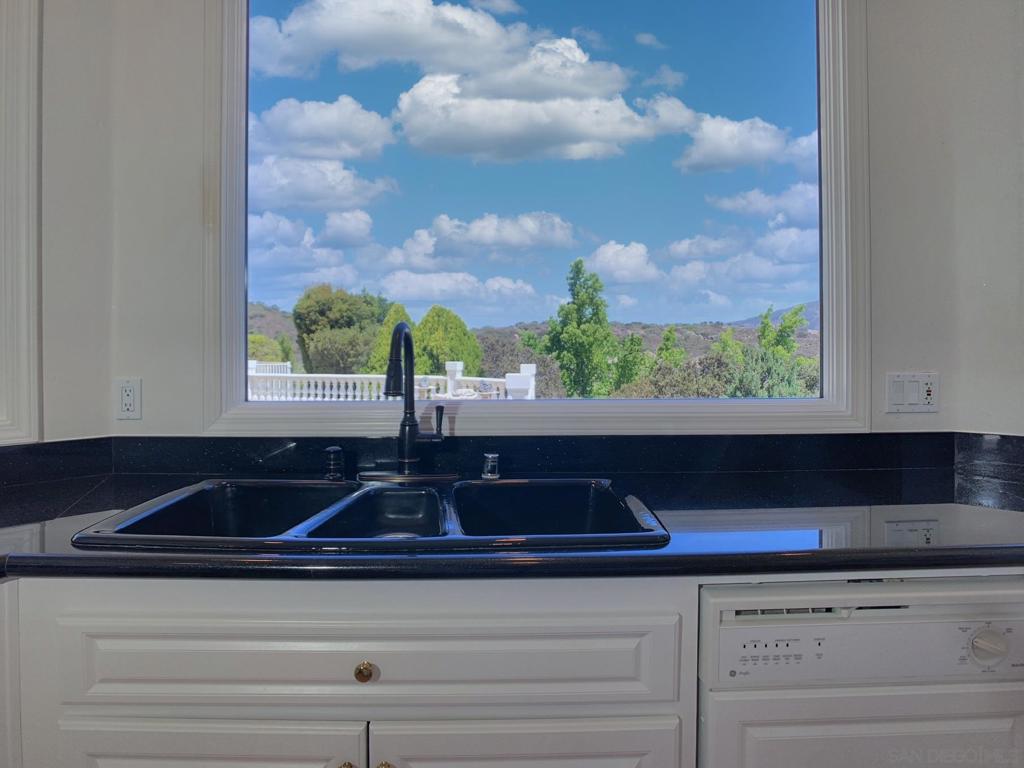 MLS #250034393SD img 30