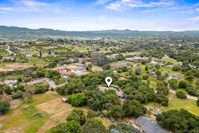 15847 Mac Tan Ln, Valley Center CA: https://media.crmls.org/mediaz/f2bf00a9-1181-4950-a8a8-305aafcfab05.jpg