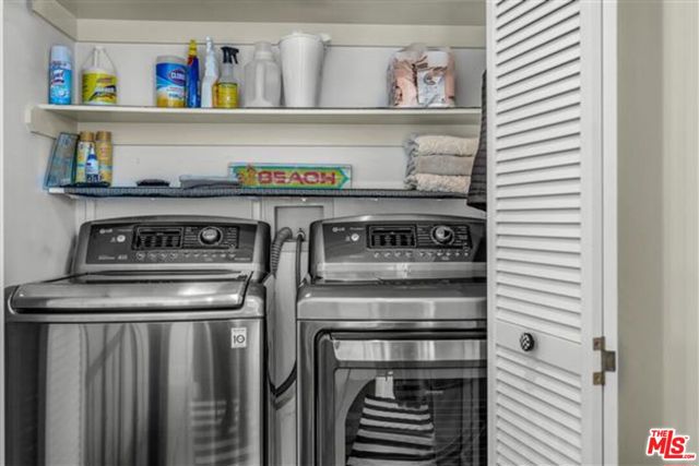 420 S Broadway, Redondo Beach CA: https://media.crmls.org/mediaz/f2bf0727-3515-44e9-8d79-6983c8fc8a26.jpg