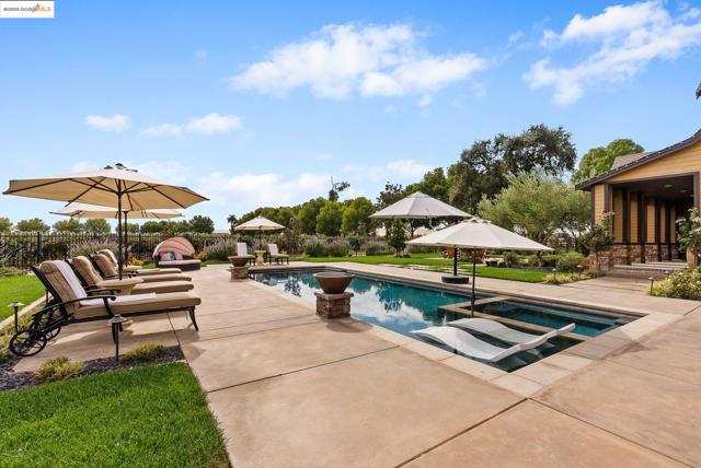 3501 Byer Road, Byron CA: https://media.crmls.org/mediaz/f2bf0d2e-680a-4dd8-99ef-0425778bb55c.jpg