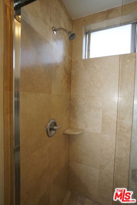 1033 6TH Street, Santa Monica CA: https://media.crmls.org/mediaz/f2bf105e-f1c9-499b-ab5f-3e898baecf5e.jpg