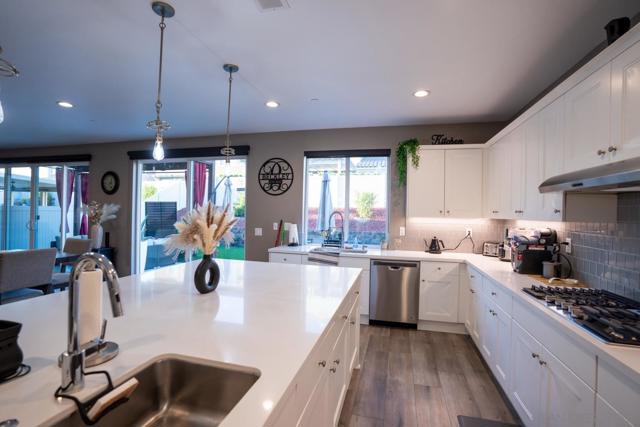 1417 Stearns Whard Rd, Chula Vista CA: https://media.crmls.org/mediaz/f2c00dde-7f1b-4378-b19e-b059d88fe934.jpg