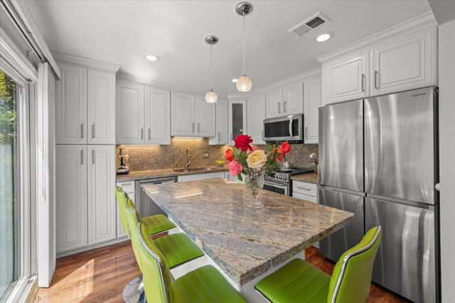 105 Calle Nivel, Los Gatos CA: https://media.crmls.org/mediaz/f2c08c18-7b0b-48bf-bbf2-bfeac5fc5b96.jpg