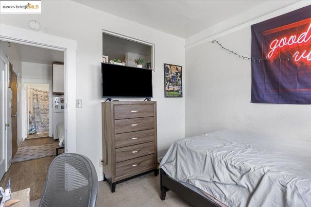 498 25th Street, Oakland CA: https://media.crmls.org/mediaz/f2c23e9c-21f0-46ff-a4be-3aca39ca5118.jpg