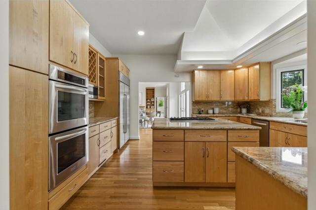 14210 Berry Hill Court, Los Altos Hills CA: https://media.crmls.org/mediaz/f2c27e60-417b-40db-b65f-99326e9264de.jpg