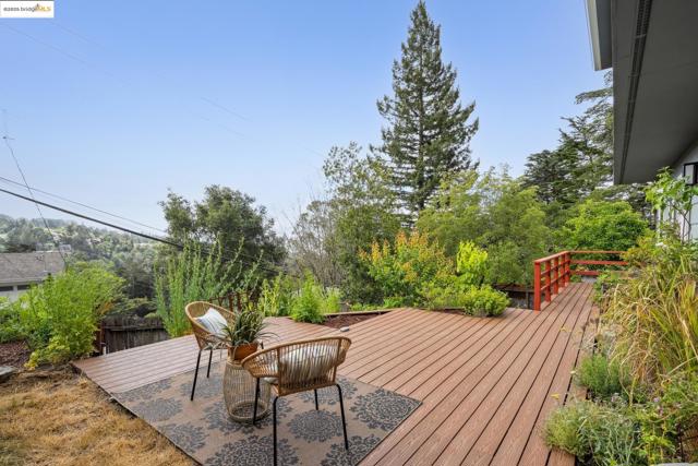 6951 Chambers Dr, Oakland CA: https://media.crmls.org/mediaz/f2c314d0-3125-4618-a45a-5358b67c2bc4.jpg