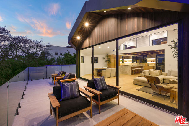 2530 Beverley Avenue, Santa Monica CA: https://media.crmls.org/mediaz/f2c31c7a-9489-43be-b213-70ca1f26e33f.jpg