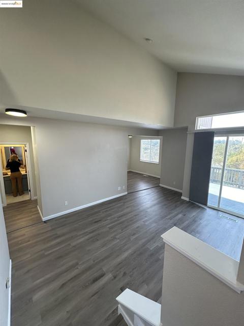 13 Aspen Ct, Vallejo CA: https://media.crmls.org/mediaz/f2c353fa-b4ee-4b93-998f-b62b9d46b7d2.jpg