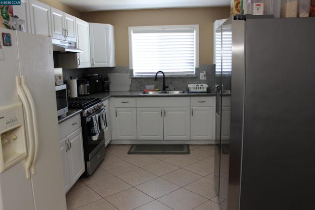 2956 Mckenzie Dr, Richmond CA: https://media.crmls.org/mediaz/f2c37100-d0db-4905-8572-7806cc00a89f.jpg